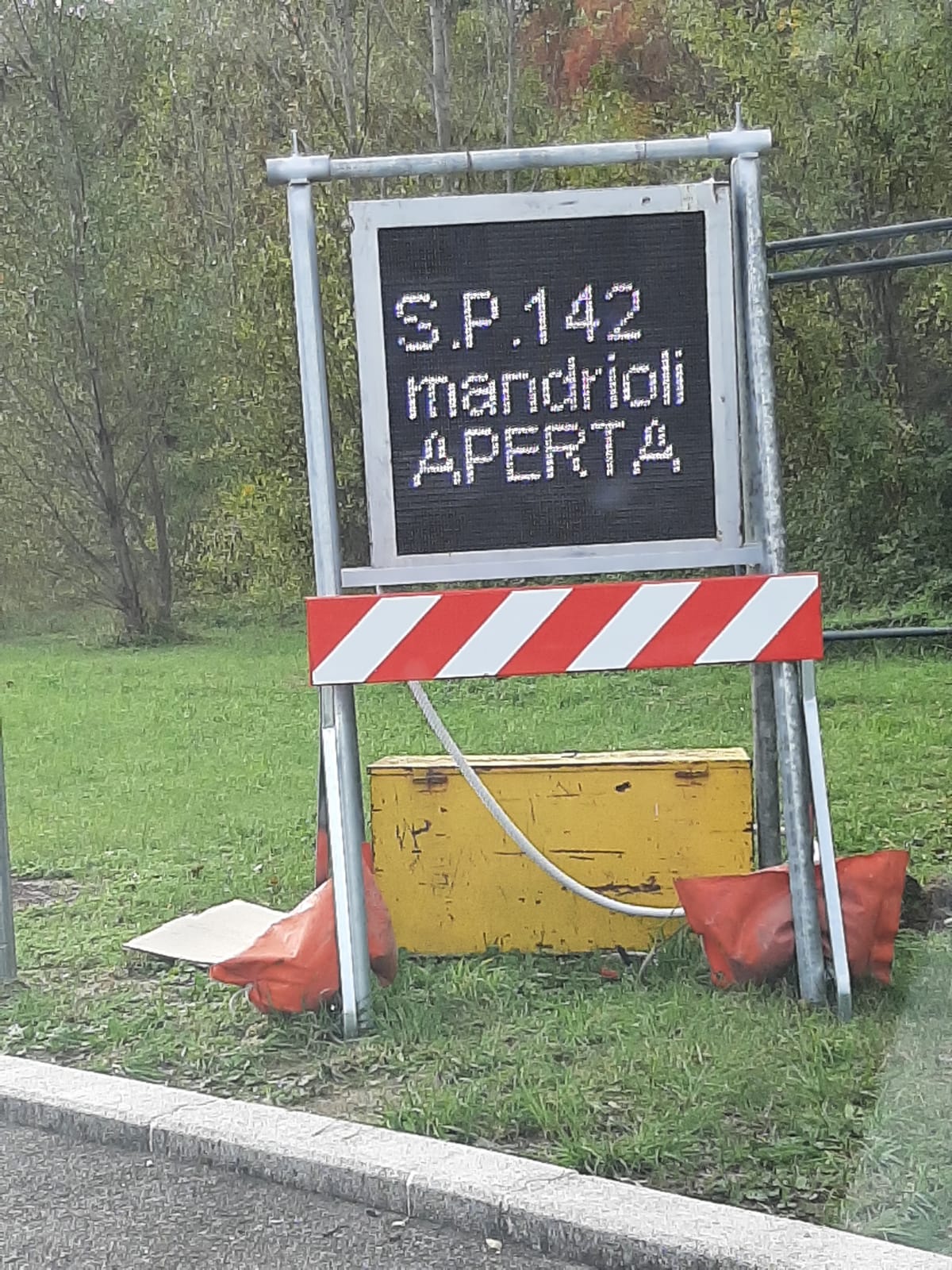 Attivato pannello a messaggio variabile ad indicare lo stato di percorribilità della SP142